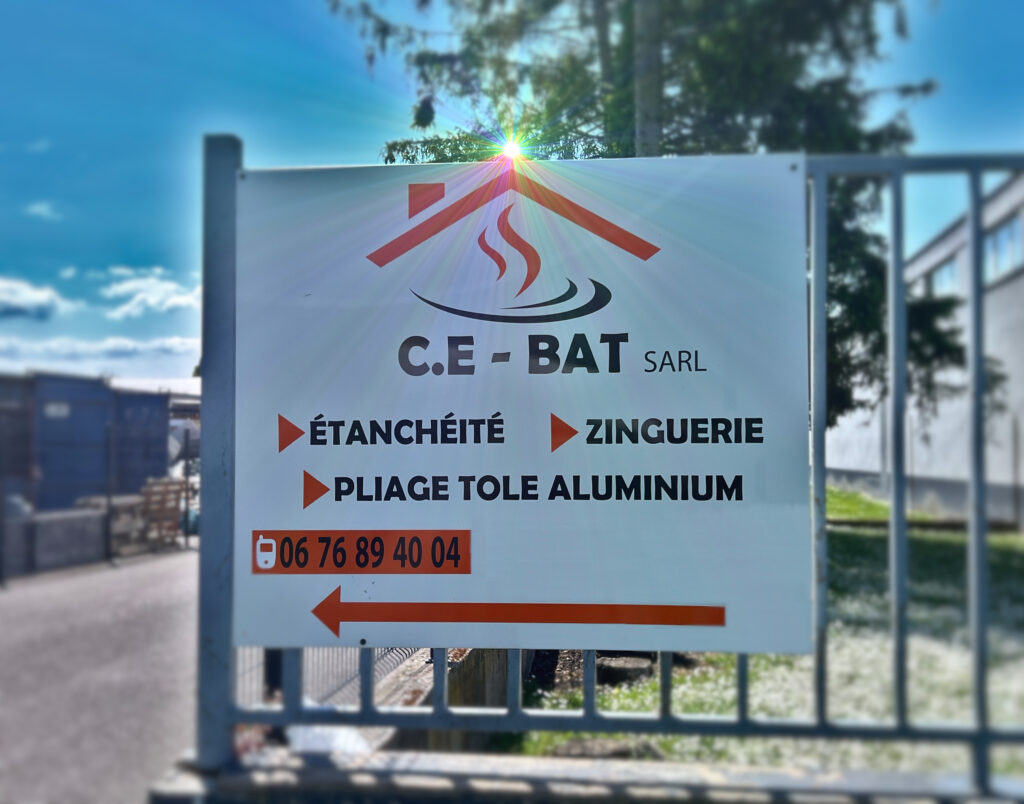 panneau publicitaire entrée Cebat